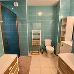 A Pour 2 Personnes Avec Terrasse Et Parking - Fr-1-474-38 Apartment