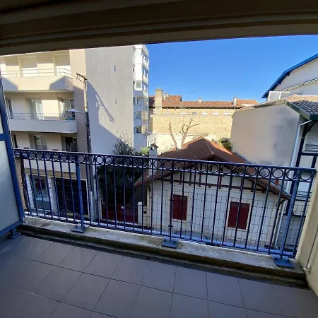 Appartement à Pour 2 Personnes Avec Terrasse Et Parking - Fr-1-474-38 *